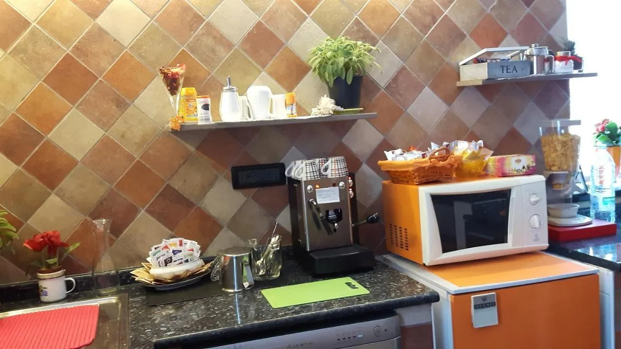 Due Passi Dal Mare Bed & Breakfast Ceriale